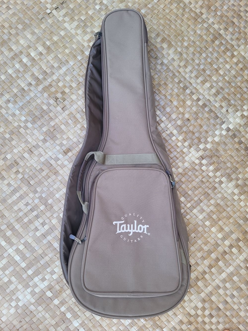 Taylor Brown Padded Guitar Gig Bag - Lightweight Protection